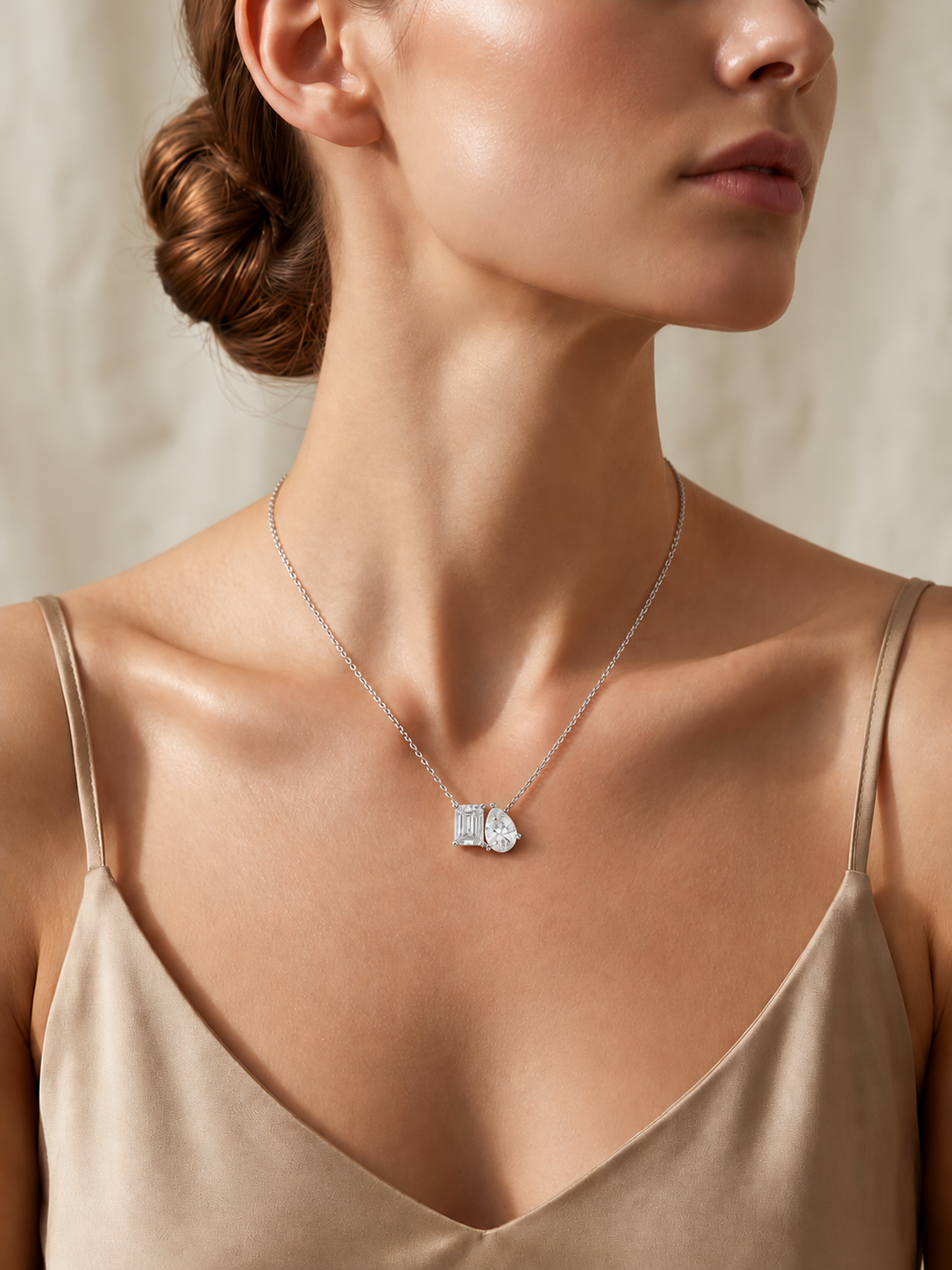 Collier mit zwei Diamanten in Roségold