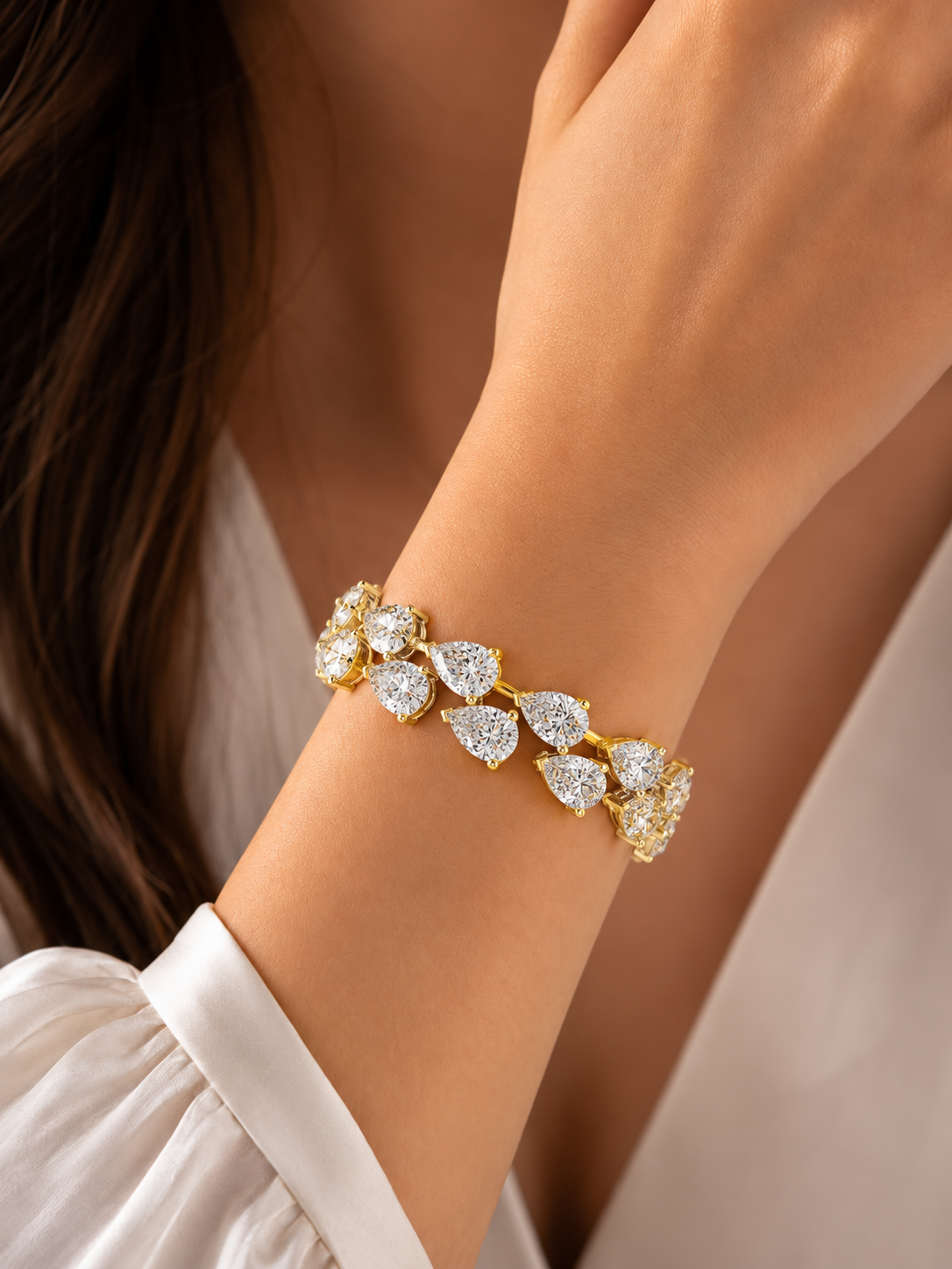Luxuriöses Diamant-Tennisarmband mit Birnenschliff