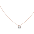 باندنت ماسية بقصة زمردية من المجوهرات الراقية مع تفاصيل ماسية