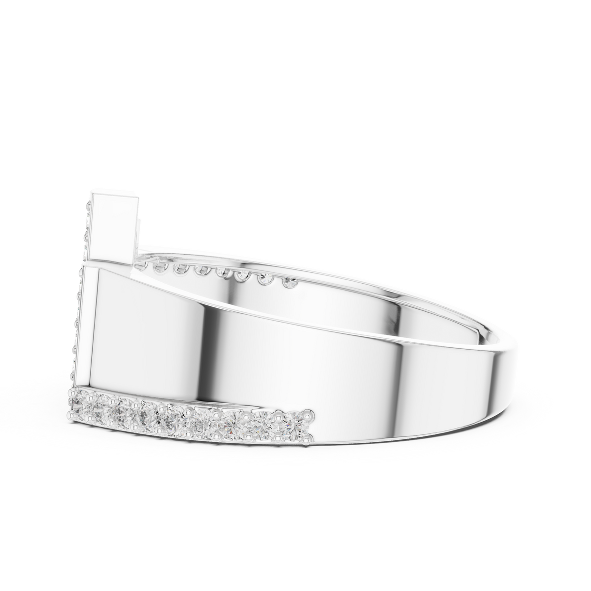 Classic Diamond Gold Ring – Elegant Luxury Band