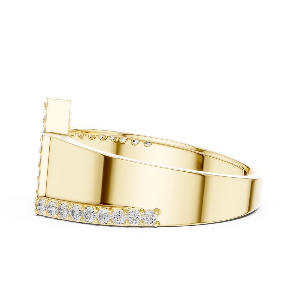 Classic Diamond Gold Ring – Elegant Luxury Band