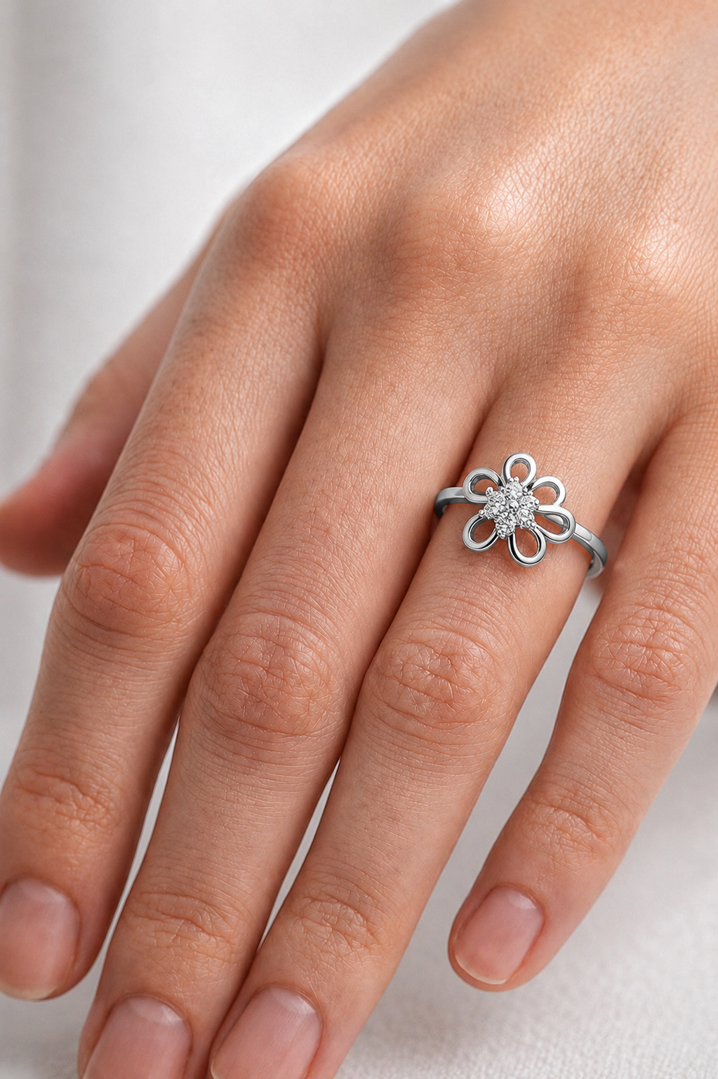 Minimalist Floral Diamond Ring | Openwork Flower Design | Women's Everyday Jewelry