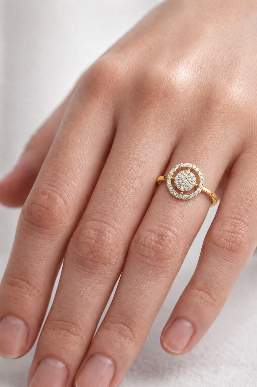 Women's Sparkling Diamond Halo Ring, Classic Round Cluster Design