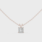 Klassischer quadratischer Diamantanhänger mit minimalistischer Krappenfassung