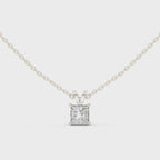 Klassischer quadratischer Diamantanhänger mit minimalistischer Krappenfassung