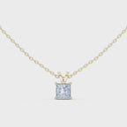 Klassischer quadratischer Diamantanhänger mit minimalistischer Krappenfassung